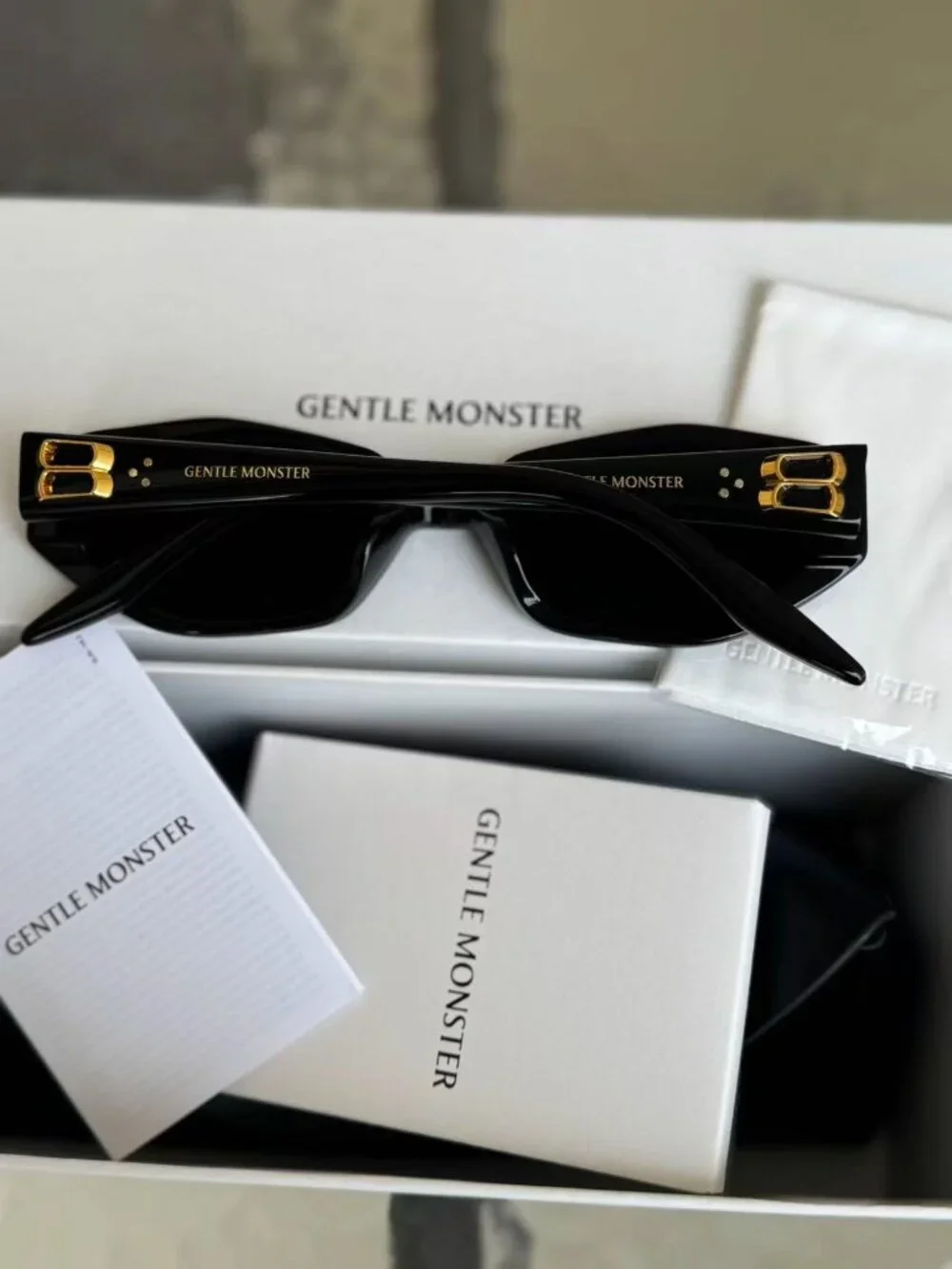 Gentle Monster MIRO Black Cat Eye Sunglasses Full Set